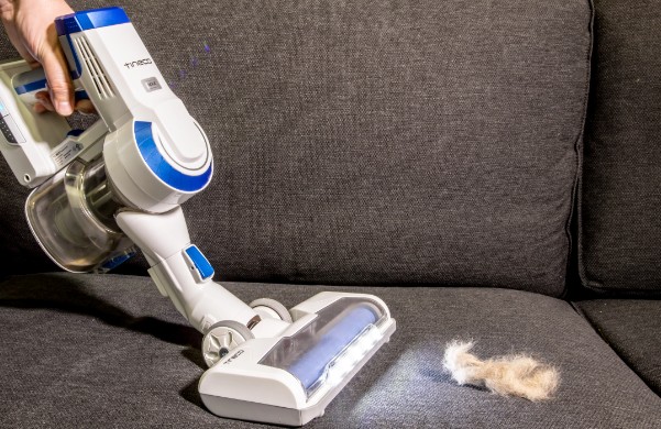 Menggunakan Vacuum Cleaner Portable 